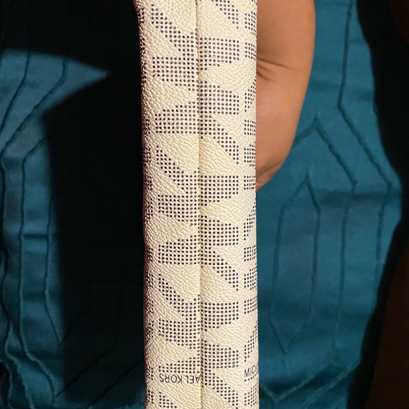 Sold - Picture 3 of 7